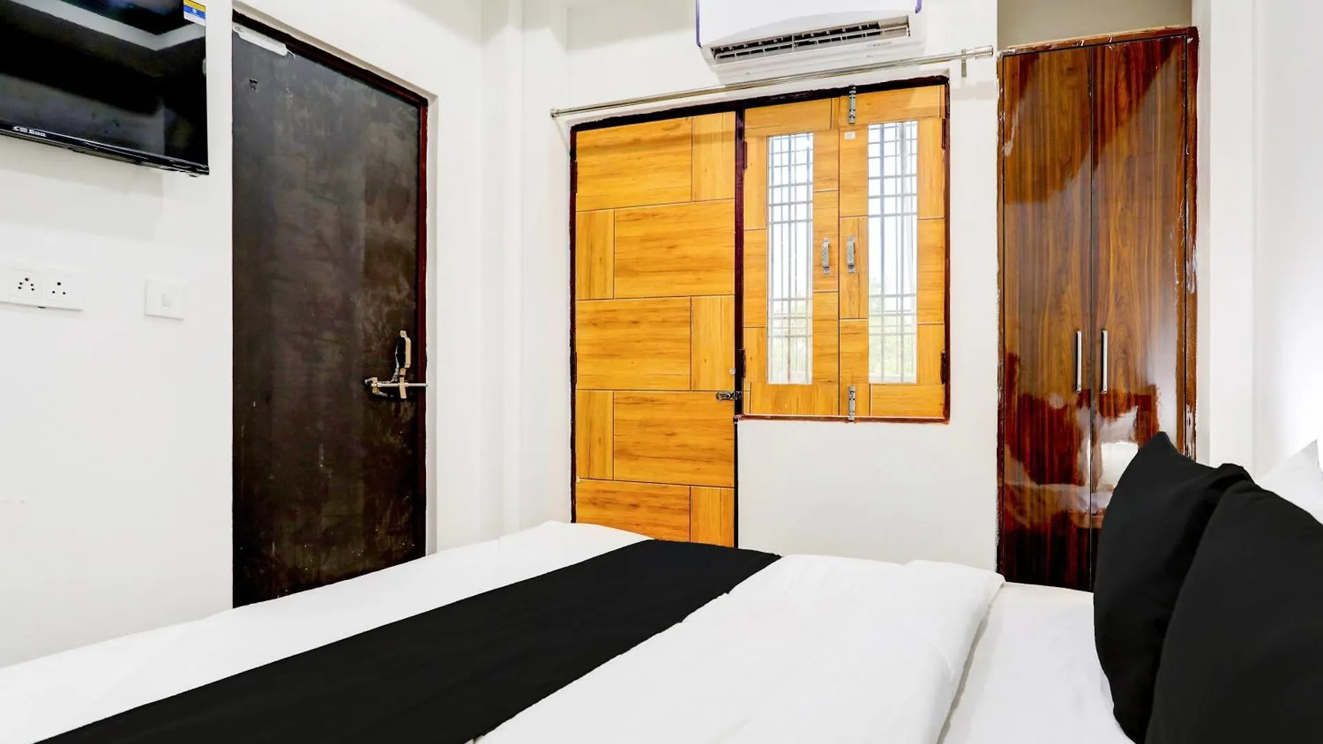 Super Hotel O B.G.P.G House Varanasi